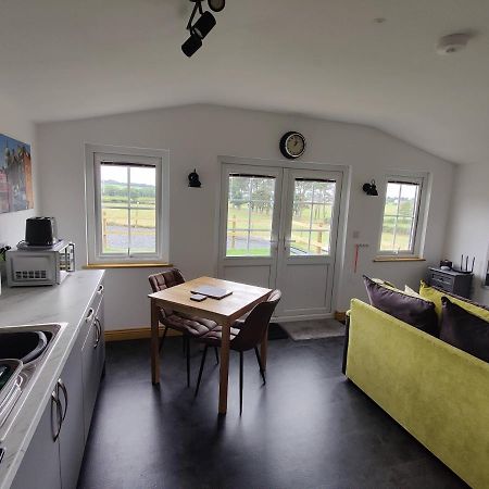 Bumble Bee Cabin Bootle  Buitenkant foto